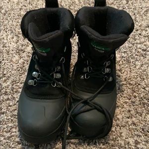 It’s a Thinsulate winter boots